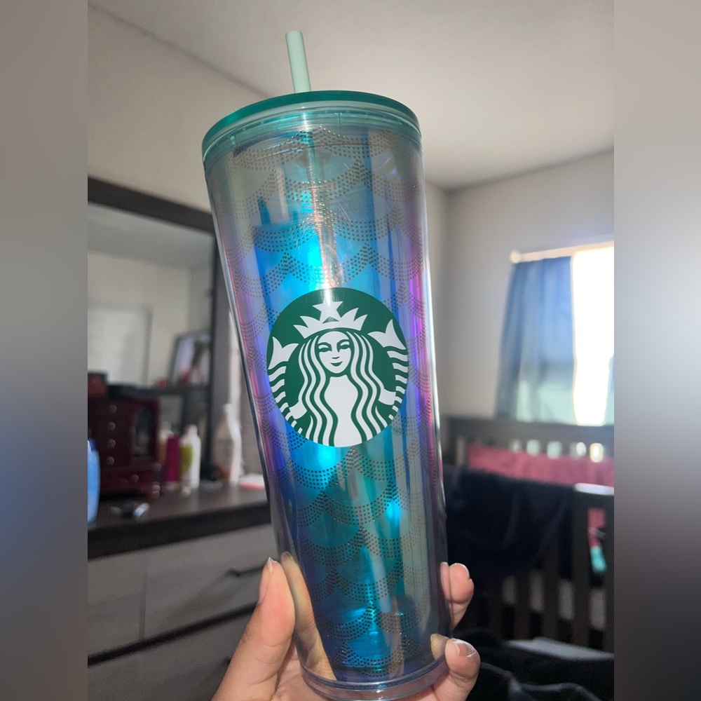 Starbucks Tumbler Mermaid 24 oz Iridescent Siren Scales Mirror Venti Cold Cup